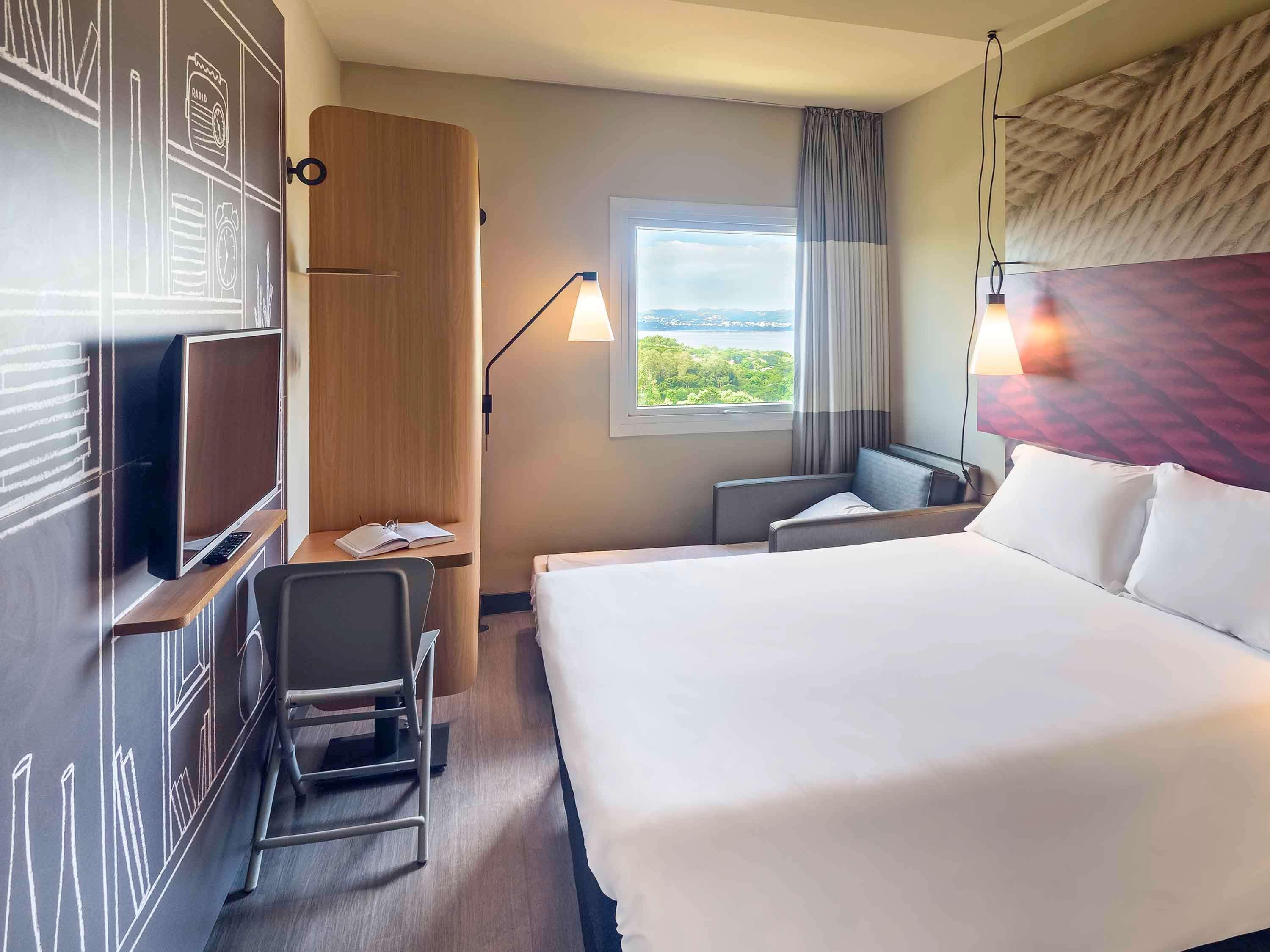 Ibis Guaiba Hotel Exterior photo